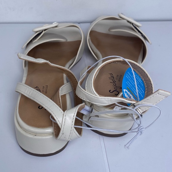 Seychelles NWT NordstromWomen's White Sandals with Ankle Buckle - Picture 4 of 5